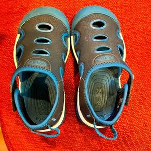 Keen toddler sandals size 9